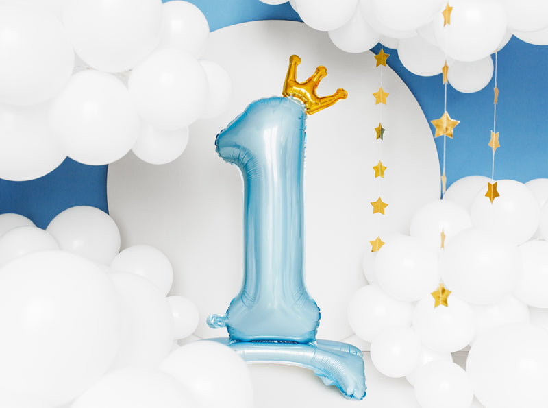 Stehender Folienballon Zahl (zur Auswahl) mit Krone, 84 cm, Hellblau - FeierGlanz