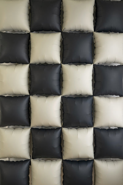 Folienballonvorhang doppelseitig Quadratisch, schwarz-beige, 35 x 35 cm (1 VPE / 4 Stk.) - FeierGlanz