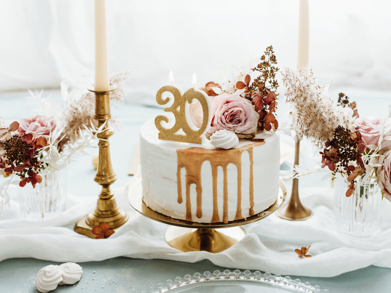 Geburtstagskerze in der Form einer Zahl, 7.5cm, in elegantem goldenen Glitzer - FeierGlanz