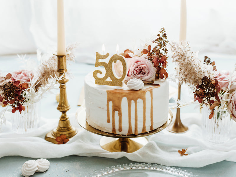 Geburtstagskerze in der Form einer Zahl, 7.5cm, in elegantem goldenen Glitzer - FeierGlanz